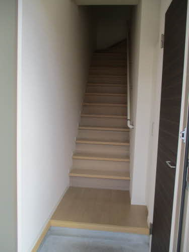 K-レガシー七番館の玄関