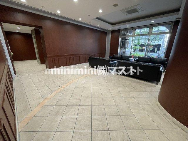 グレンパーク梅田北のロビー