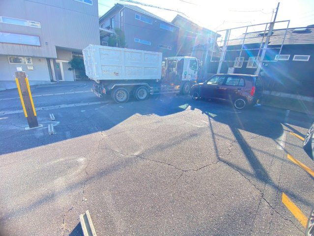 竜美南1丁目 貸店舗の駐車場