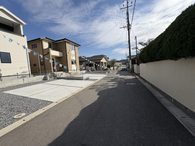 【その他】 | 大野城市南ヶ丘5丁目5期　1号棟（全2棟）【仲介手数料無料・0円】 | 現地写真。前面道路です。