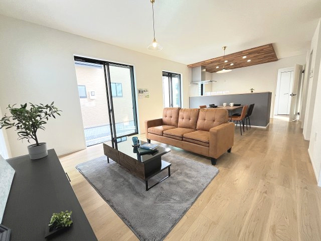 【居間・リビング】 | 大野城市南ヶ丘5丁目5期　1号棟（全2棟）【仲介手数料無料・0円】 | 現地写真。リビングです。