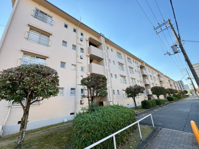 【外観】 | 新金岡団地第二住宅 | 南面バルコニーですので、日当り良好で洗濯物が良く乾きそうですね！