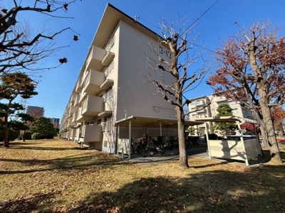 【外観】 | 新金岡団地第二住宅 | 浴室に窓が付いているので、換気ができて湿気やカビ防止になりますよ！