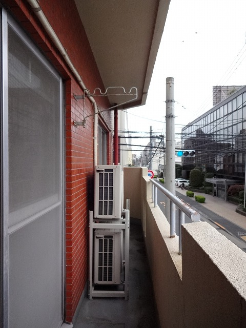 荏原食販ビルのバルコニー