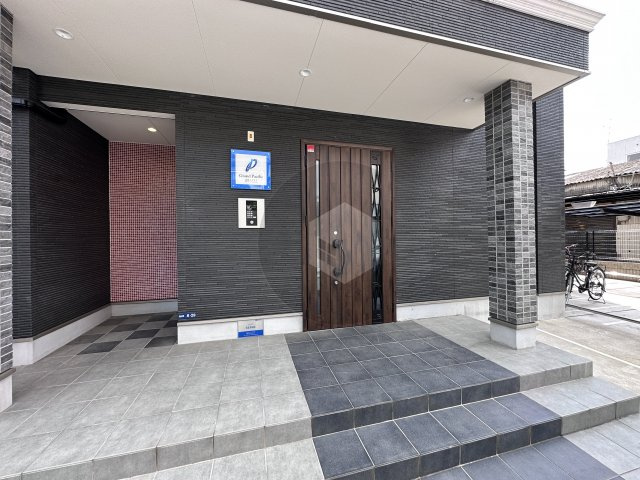 グランパシフィック長瀬スクエアのエントランス