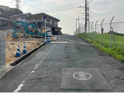【前面道路含む現地写真】 | グラファーレ緑ヶ丘４棟 | ◆賃貸物件と売買物件の違いをご存じですか？
売買物件はクリーニングやリフォームが必要なお部屋がほとんどです。また新築物件はカーテンレールや網戸、TVアンテナがオプションとなり本体価格とは別になります。