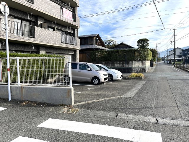 カメリアハイツの駐車場
