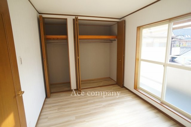 【子供部屋】 | 八尾市本町7丁目 | 【2階：洋室6帖】バルコニーに面したお部屋☆クローゼット完備です♪