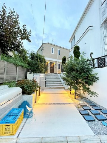 リブタス中野江原町のエントランス