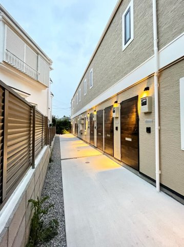 リブタス中野江原町の玄関