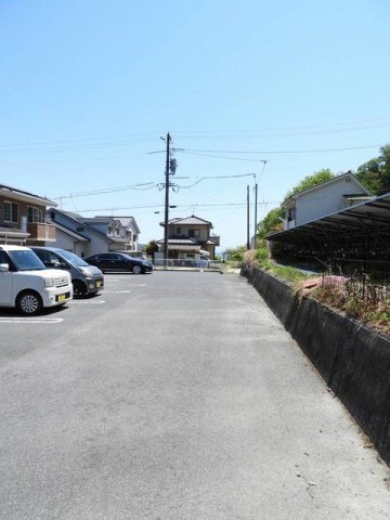 メゾン請石の駐車場|駐車場です