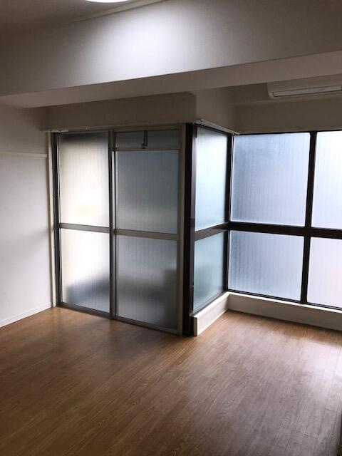 小西ビルの居間・リビング
