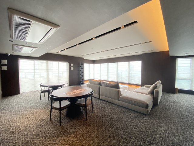 北浜ミッドタワーのロビー