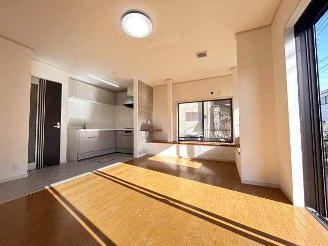 大平町新　中古戸建の居間・リビング