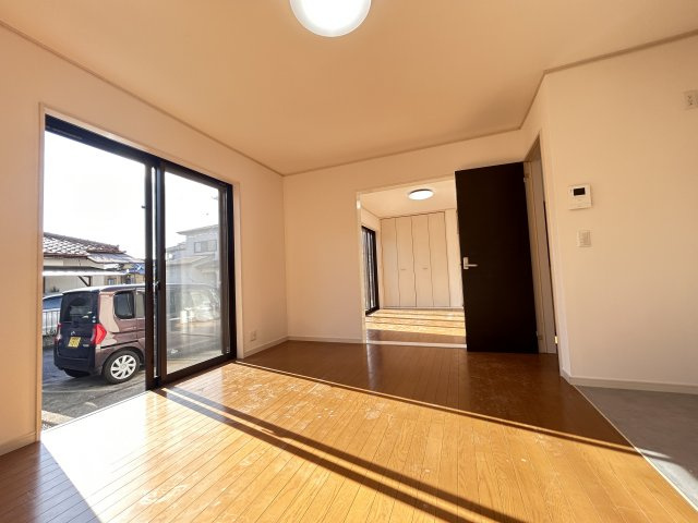 大平町新　中古戸建の居間・リビング