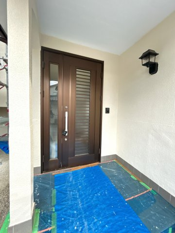 大平町新　中古戸建の玄関
