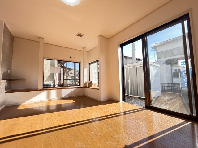 大平町新　中古戸建の居間・リビング