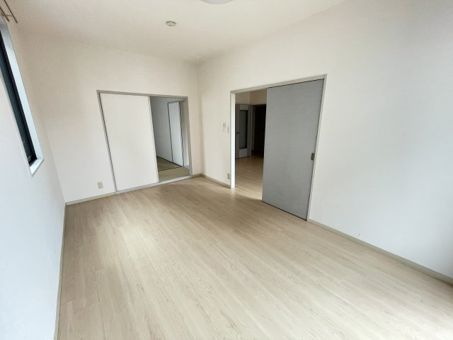 グリーンヒルズC棟の洋室|写真は同物件の別部屋の写真のため色、仕様は現況優先です。