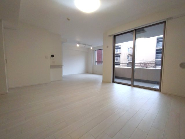 フォレストレイクひばりが丘N棟の居間・リビング