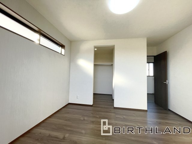 ワイウッドコート熊⾕市上之第8期 4号棟の洋室