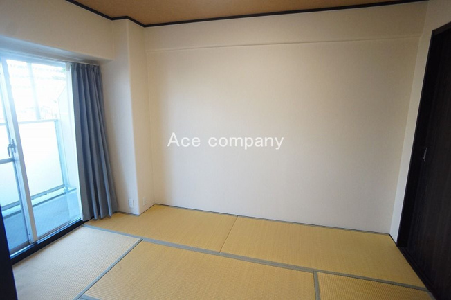 【寝室】 | エクセラート平野A棟 | 【和室6帖】バルコニーに面したお部屋です☆