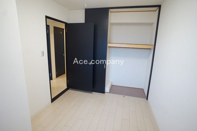 【子供部屋】 | エクセラート平野A棟 | 【洋室4.2帖】収納完備です♪