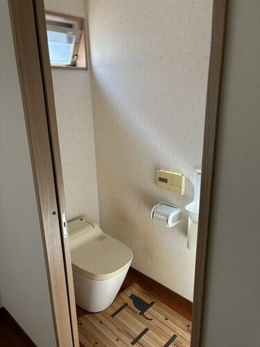 長尾家具町2丁目　中古一戸建てのトイレ|温水洗浄便座
■物件内覧・資金計画相談・住宅ローン相談、リフォーム相談、お問合せ受付中■
※当日・翌日のご内覧、ご相談はお電話でのお問合せがスムーズです！