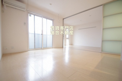 【居間・リビング】 | ヴェルドミールⅠ | ゆったりとした清潔感のあるリビング