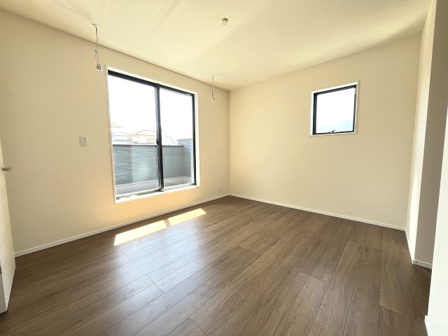 【寝室】 | 糟屋郡志免町王子3丁目第6　1号棟（全1棟）【仲介手数料無料・0円】 | 現地写真。2階主寝室です。