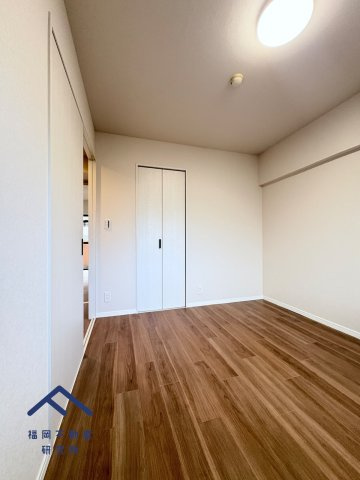 三愛シティライフ野間レイクビューの洋室