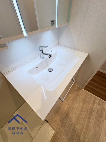 三愛シティライフ野間レイクビューの独立洗面台