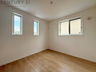 リラックスできるプライベート空間で、快適な睡眠をサポート。個人の好みに合わせたインテリアや寝具で心地良さを追求。プライベートな時間を過ごし、リフレッシュする場所におすすめです。
