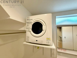 衣類乾燥機は天候に左右されず洗濯物を素早く乾燥。家事効率を高め、快適な暮らしをサポートします。
