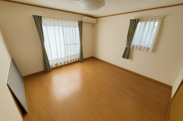 小牧市応時１丁目　中古戸建の寝室|主寝室は8帖あります！※ＡＩ加工画像につき、現況と異なります。