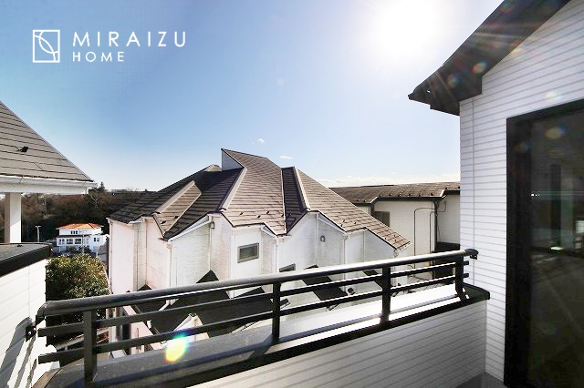 【その他】 | 3口コンロ付きなので、お料理がすごくはかどります。煮込み料理をしながら、焼き物や汁物などをパパパッとお料理可能です。コンロの数が多いことで時短料理も可能になるのが嬉しいですね。