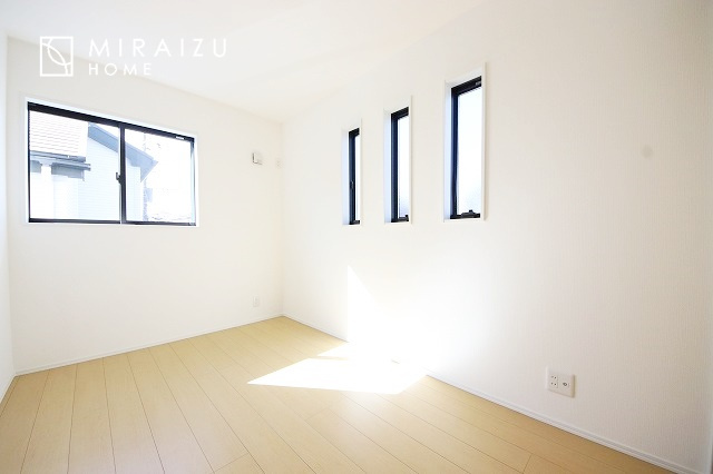 【その他】 | 収納力も自慢です。お洋服がお好きなお客様も多いですよね、衣替えをしなくてもお洋服をしまっておけそうなくらいの広さですね！