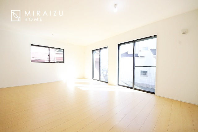 【前面道路含む現地写真】 | 日当たりの良いお家は嬉しいですよね。それぞれ価値観が分かれる箇所です、実際に内覧して日当たりの心地よさをご体感下さいね♪