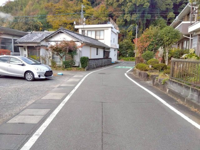 【前面道路含む現地写真】 | 伊豆の国市長岡 売店舗併用住宅 EH05989 | 伊豆の国市長岡　北側前面道路