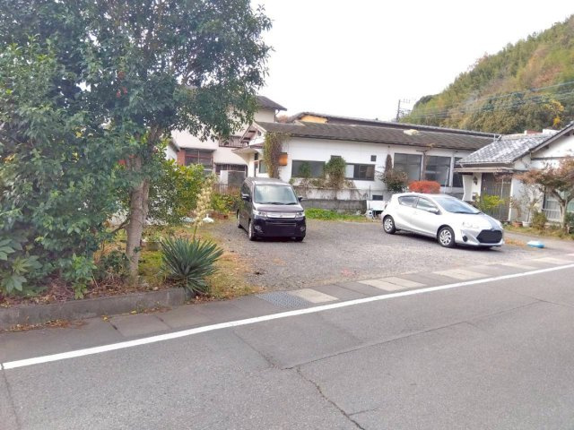 【駐車場】 | 伊豆の国市長岡 売店舗併用住宅 EH05989 | 伊豆の国市長岡　駐車スペース