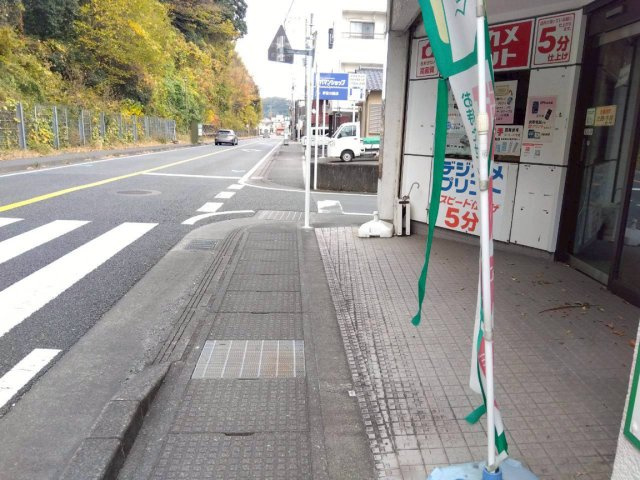 【前面道路含む現地写真】 | 伊豆の国市長岡 売店舗併用住宅 EH05989 | 伊豆の国市長岡　西側前面道路