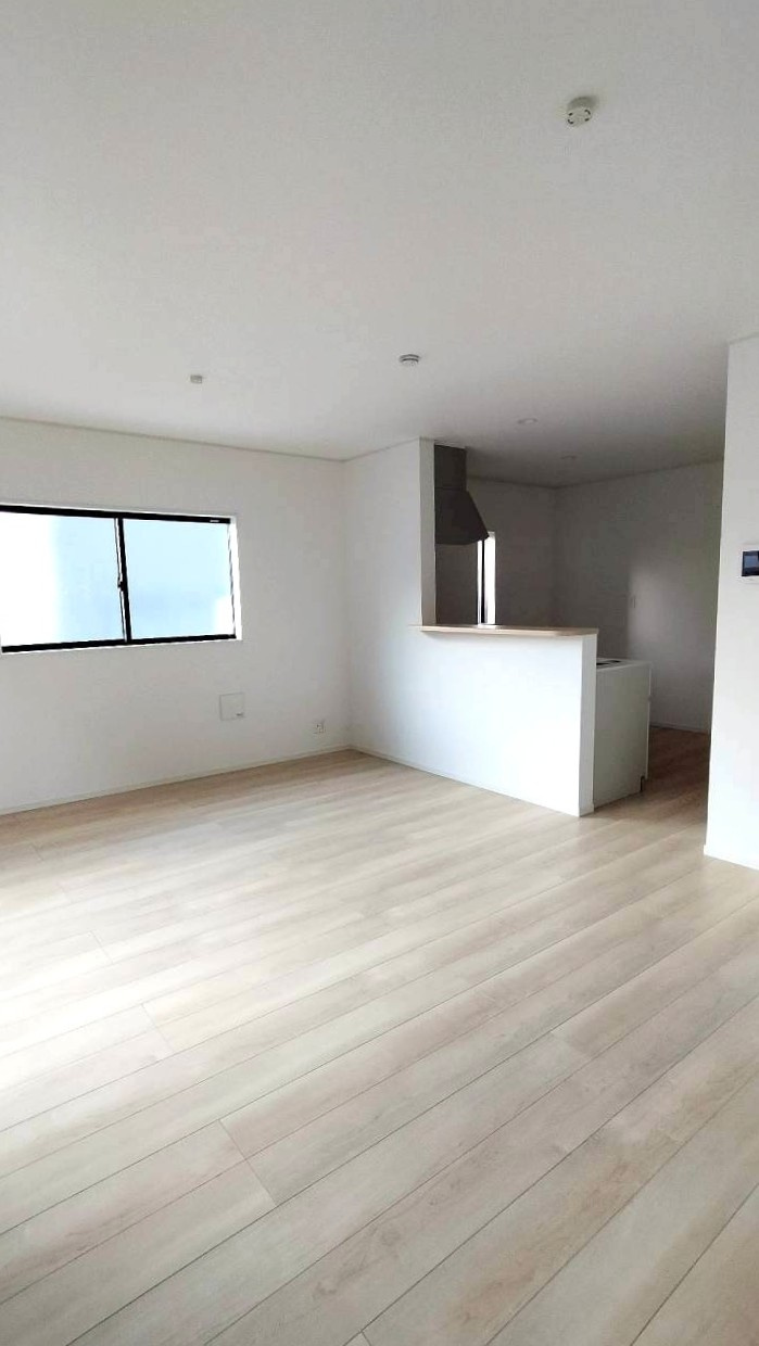 クレイドルガーデン南区八分字町　第14の居間・リビング|こちらのリビングで趣味の時間をお楽しみください