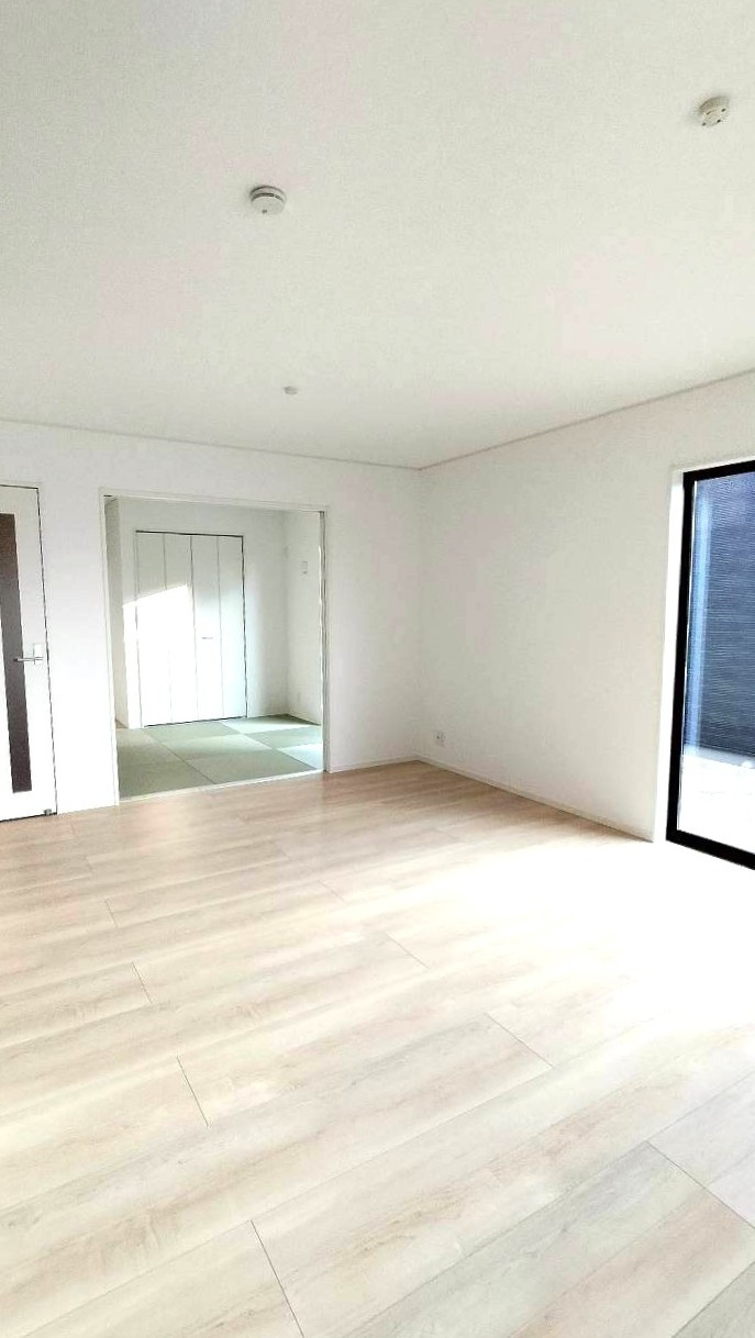 クレイドルガーデン南区八分字町　第14の居間・リビング|広々リビングです