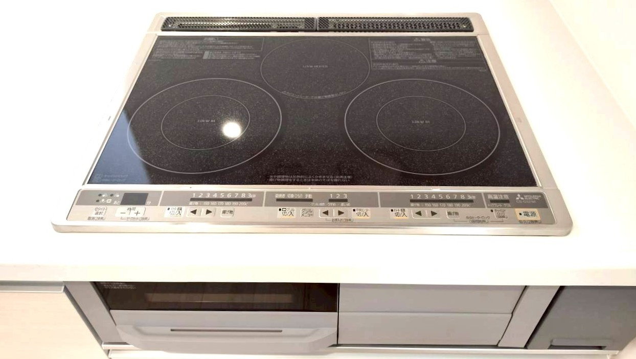 クレイドルガーデン南区八分字町　第14のキッチン|3口コンロで時短料理が可能