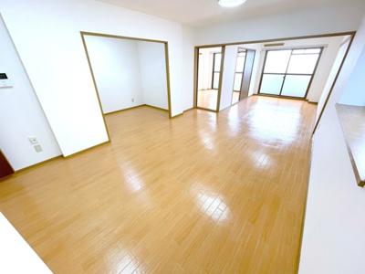 【居間・リビング】 | イプシロンC棟　312 | ※内観写真は間取改造後の同型反転タイプＡ棟315号（※LDKはＡ棟315号が3.3帖広い）
（2025．2）撮影分を代用・準備中