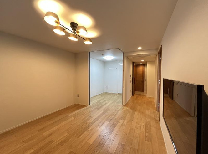 ロイヤルシーズン二子玉川の居間・リビング|こちらの居間で趣味の時間をお楽しみください