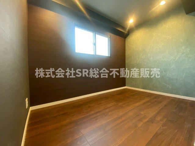 本庄1丁目中古戸建の洋室|個人の部屋や寝室として使える洋室です