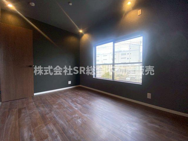 本庄1丁目中古戸建の寝室|落ち着いた色調の寝室です