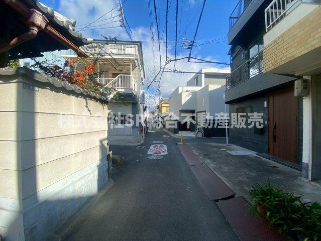 本庄1丁目中古戸建の前面道路含む現地写真|前面道路含む現地写真です