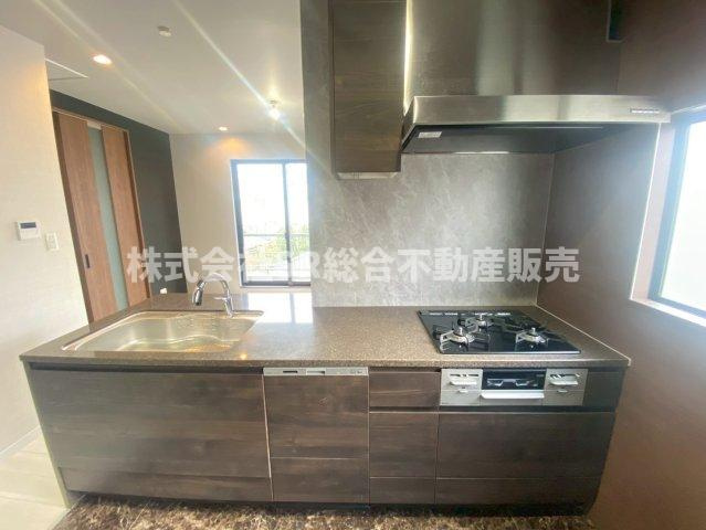 本庄1丁目中古戸建のキッチン|人気の高いカウンターキッチン♪ご家族の様子を見ながらお料理できます♪