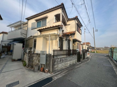 【前面道路含む現地写真】 | 東八田　中古戸建 | 前面棟なしの立地はお部屋から視界に開放感ございます♪